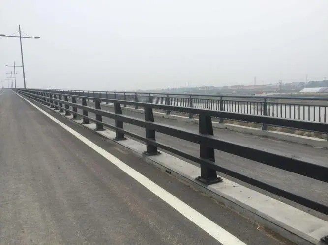 鋁合金防撞護(hù)欄
